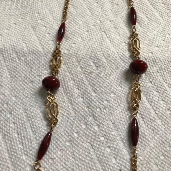 Sarah Coventry gold tone metal chain red beads long necklace 34" - Picture 3 of 6